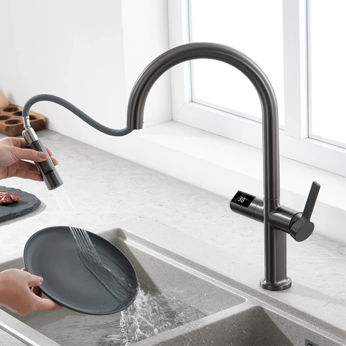 Leichter, luxuriöser Küchenarmatur aus grauem Messing mit Digitalanzeige, Induktionsdesign, Einhebelmischer, kalter und heißer Dual-L-2-Funktions-Waschtischarmatur - Image 3